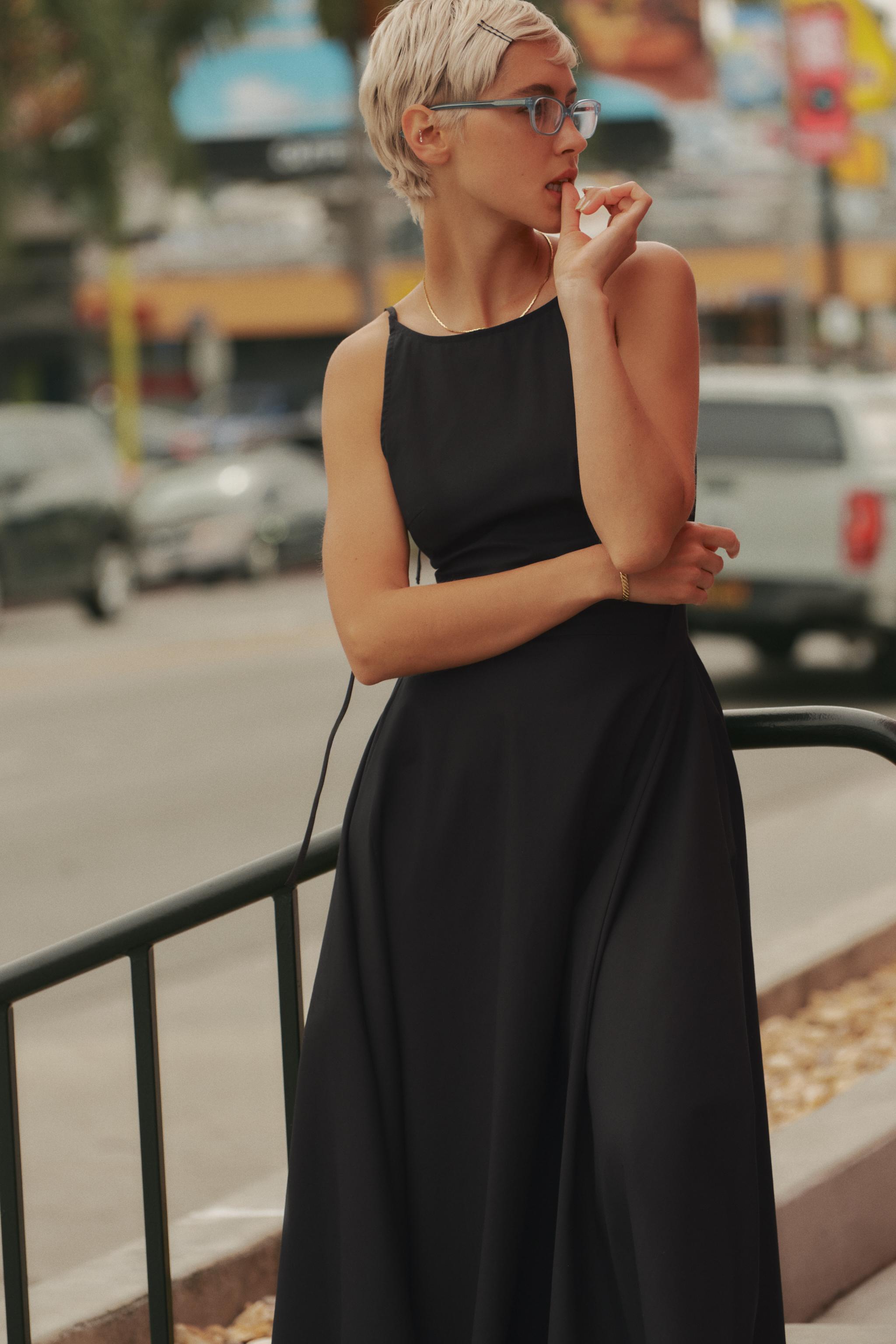 ROBE MI-LONGUE EN GABARDINE ÉVASÉE